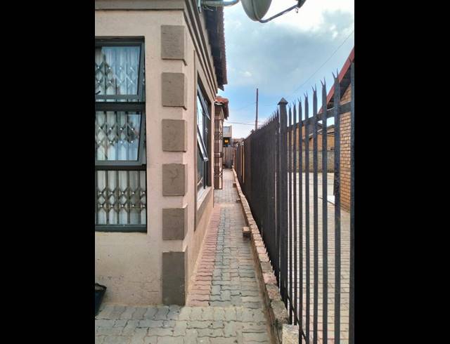 3 BEDROOM HOUSE FOR SALE IN SOSHANGUVE XX